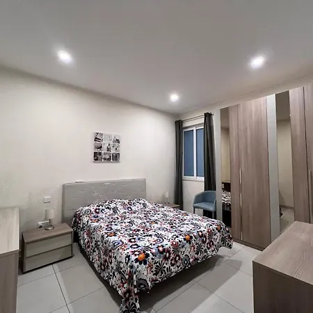 Private With Bathroom In Balluta Bay - Shared Flat Privat bolig Saint Julian's