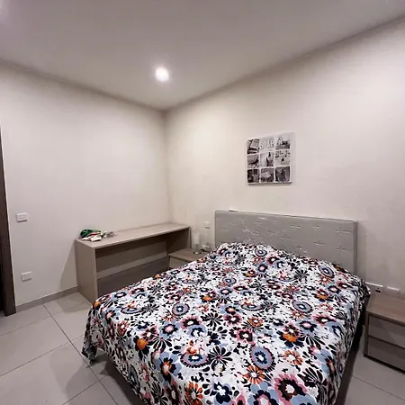 Kwatera prywatna Private With Bathroom In Balluta Bay - Shared Flat St. Julian's
