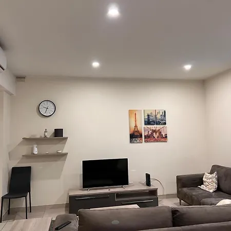 Ensuite In Balluta Bay Homestay *