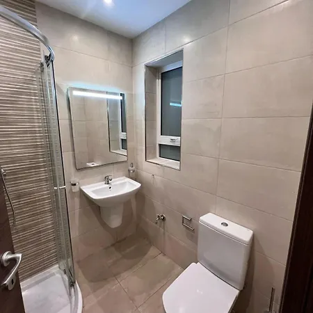 Private With Bathroom In Balluta Bay - Shared Flat * سانت جوليان